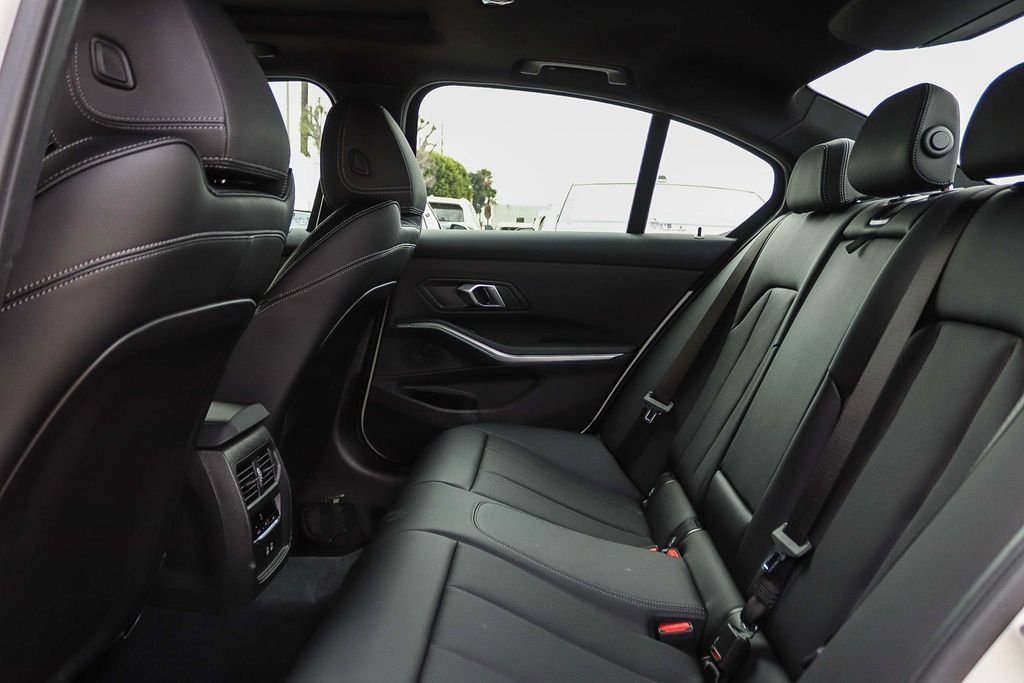 Used 2026 BMW 330i Sedan w/ Convenience Package RWD image 19