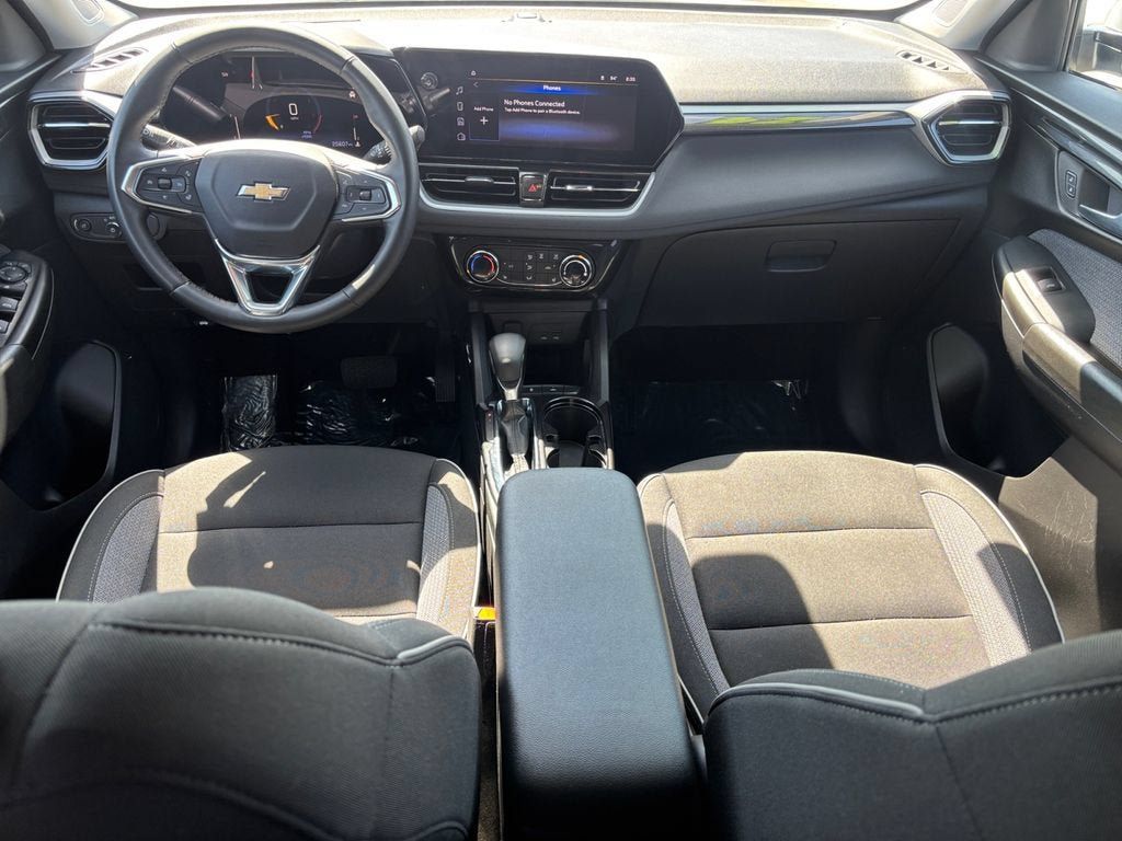 Used 2024 Chevrolet TrailBlazer LT w/ LT Cold Weather Package FWD image 12