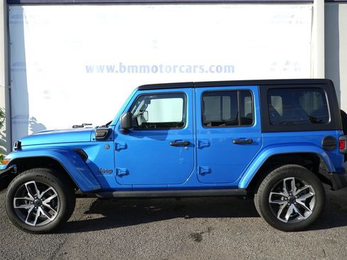 Used 2024 Jeep Wrangler Unlimited w/ Convenience Group AWD/4WD image 8
