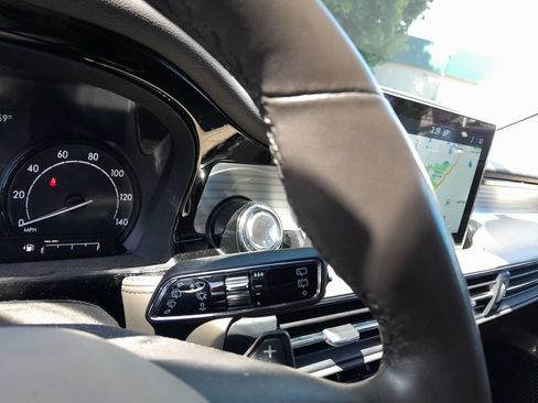 Used 2021 Lincoln Corsair AWD w/ Premium Package image 20