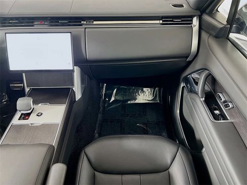 Used 2025 Land Rover Range Rover Long Wheelbase SE image 25