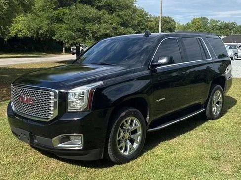 Used 2017 GMC Yukon SLE w/ SLE Value Package AWD/4WD image 1