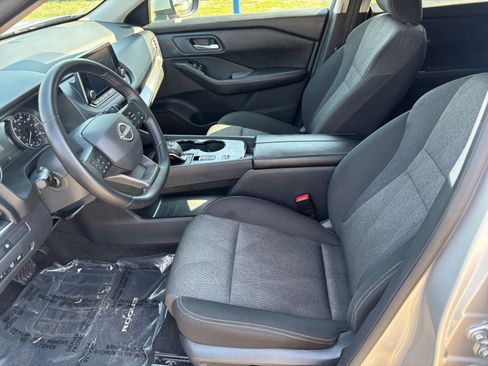 Used 2025 Nissan Rogue SV image 29