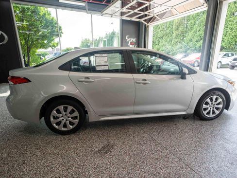 Used 2025 Toyota Corolla LE FWD image 4
