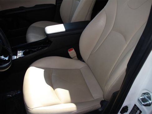 Used 2019 Toyota Prius XLE image 15