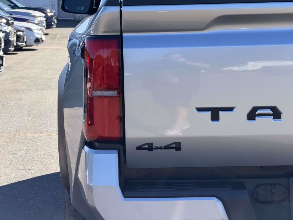 Used 2025 Toyota Tacoma TRD Off-Road AWD/4WD image 12