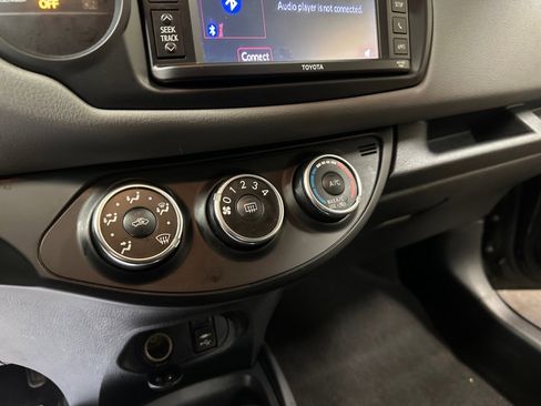 Used 2017 Toyota Yaris L image 21