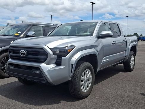 Used 2024 Toyota Tacoma SR5 AWD/4WD image 3