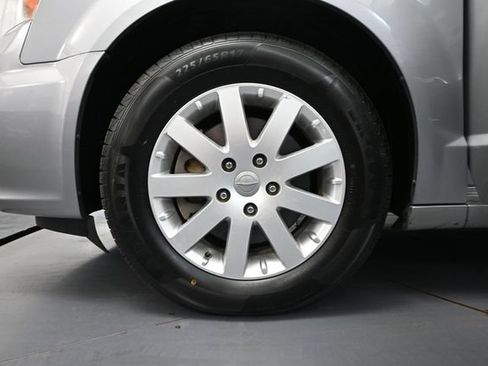 Used 2015 Chrysler Town & Country Touring FWD image 15