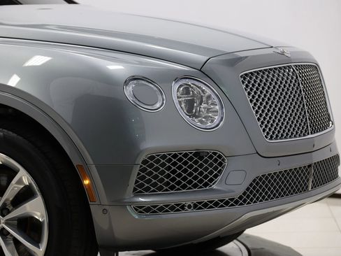 Used 2019 Bentley Bentayga image 97