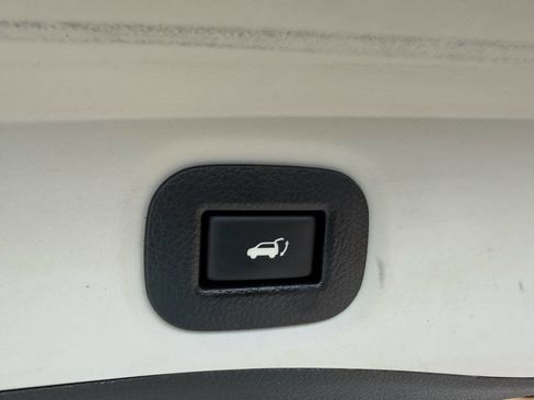 Used 2018 Nissan Rogue SV w/ Premium Package AWD/4WD image 35