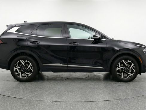 Used 2025 Kia Sportage LX image 9