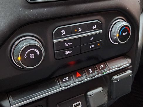 Used 2022 Chevrolet Silverado 2500 Custom w/ Custom Value Package image 21