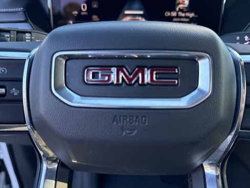 Used 2025 GMC Acadia Elevation image 13