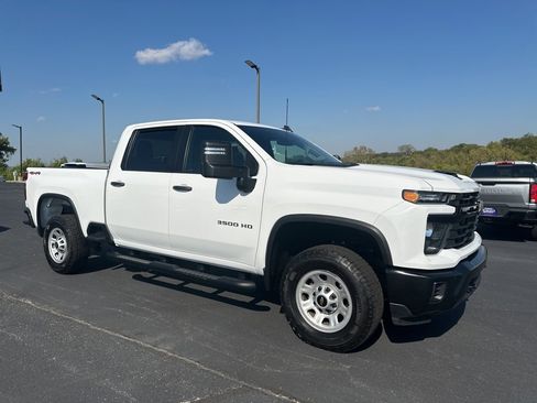 Used 2024 Chevrolet Silverado 3500 W/T image 3
