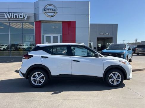Used 2025 Nissan Kicks Play S image 8