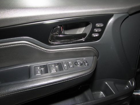 Used 2023 Honda Odyssey Touring image 12