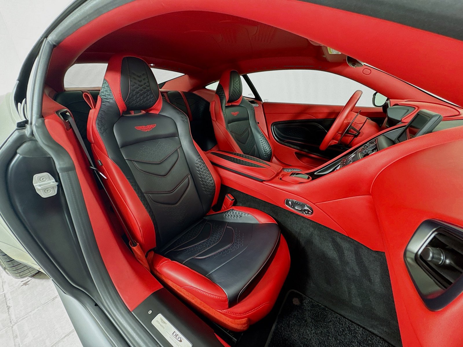Used 2023 Aston Martin DBS Coupe RWD image 22