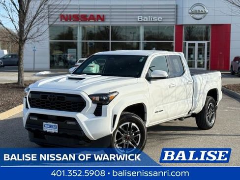 Used 2025 Toyota Tacoma SR5 image 1