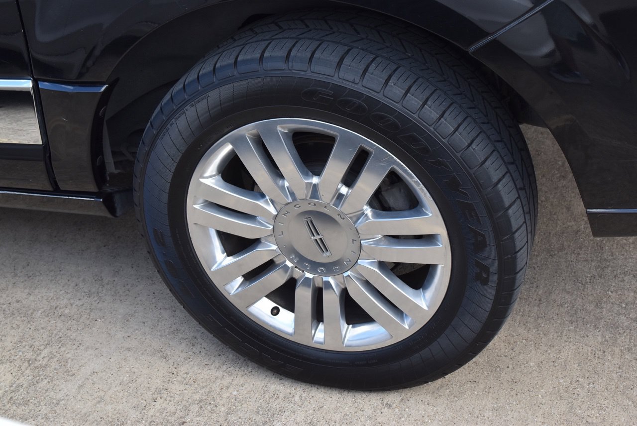 Used 2014 Lincoln Navigator L 2WD image 10