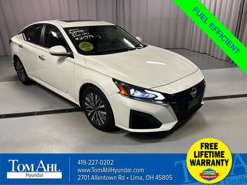 Used 2024 Nissan Altima 2.5 SV w/ SV Premium Package FWD image 1