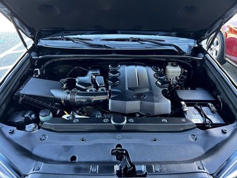 Used 2018 Toyota 4Runner SR5 image 46