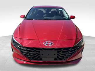 Used 2023 Hyundai Elantra SEL w/ Convenience Package FWD video 2