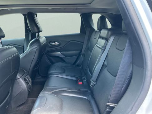 Certified 2019 Jeep Cherokee Overland AWD/4WD image 10