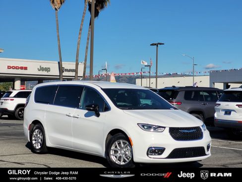 New 2026 Chrysler Pacifica Select image 1