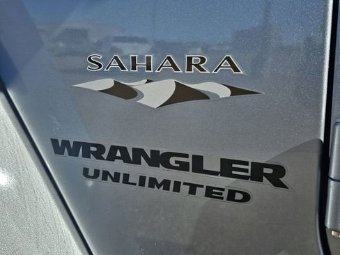 Used 2016 Jeep Wrangler Unlimited Sahara w/ Connectivity Group image 28