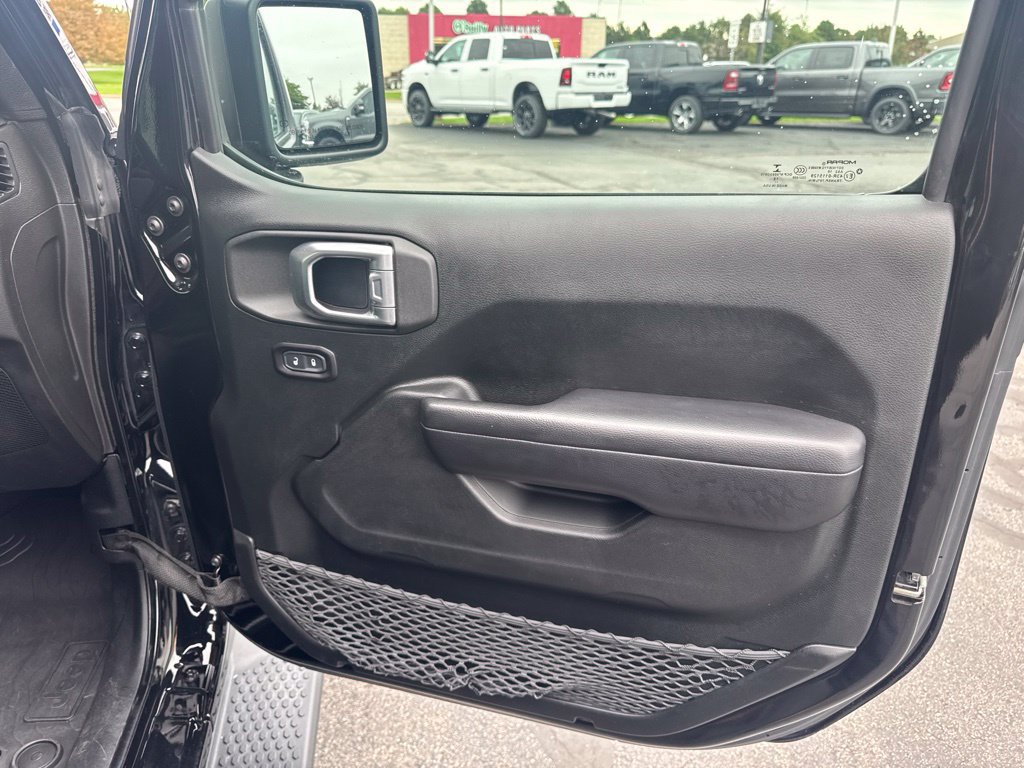 Used 2019 Jeep Wrangler Unlimited Sport S AWD/4WD image 3