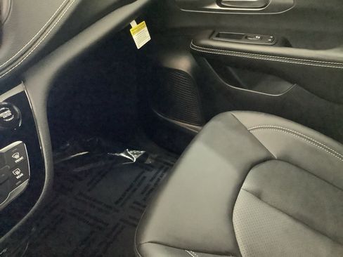 New 2026 Chrysler Pacifica Select FWD image 22