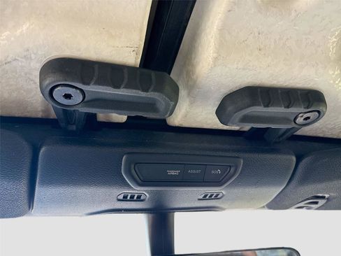 Used 2020 Jeep Wrangler Unlimited Sahara image 24