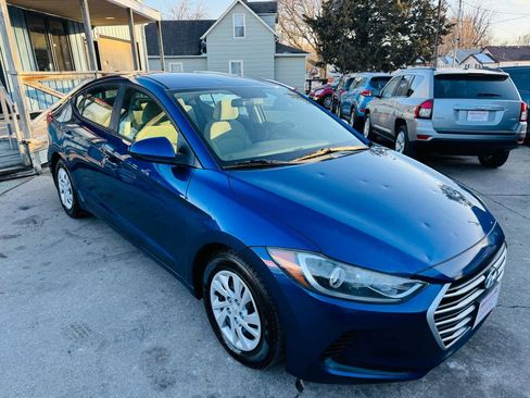 Used 2017 Hyundai Elantra SE image 2