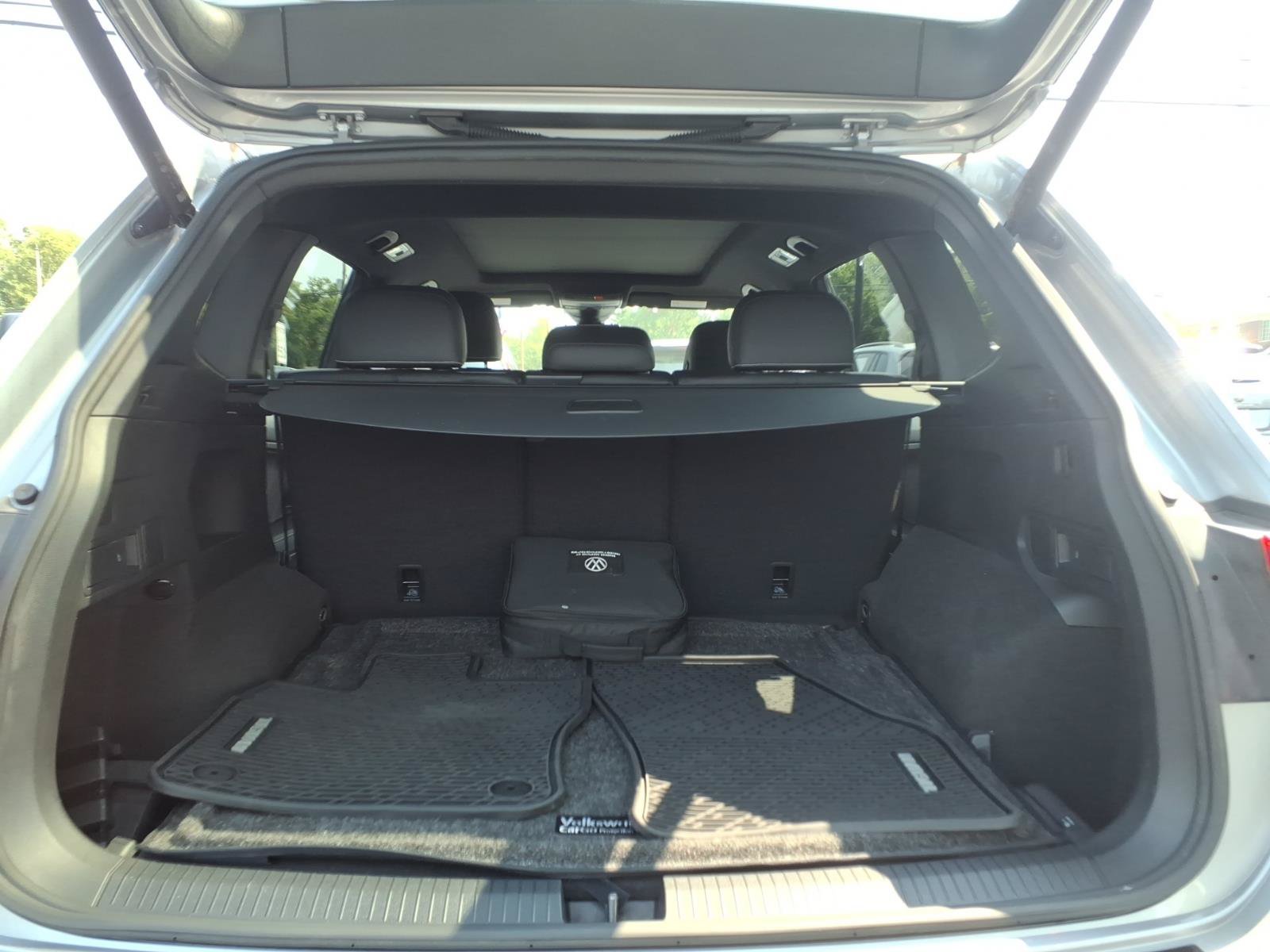 Certified 2024 Volkswagen Tiguan SE R-Line AWD/4WD image 12