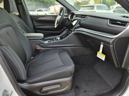 New 2025 Jeep Grand Cherokee L Laredo w/ Luxury Tech Group I image 11