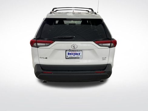 Used 2022 Toyota RAV4 XLE w/ Convenience Package image 4