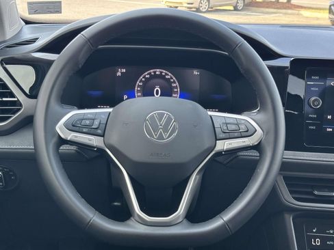 Used 2025 Volkswagen Taos SE FWD image 22