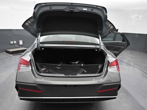 New 2026 Hyundai Elantra SE FWD image 13