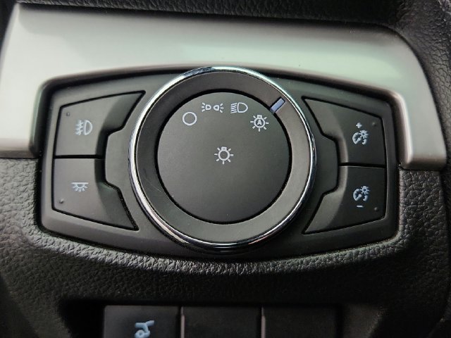 Used 2017 Ford Explorer XLT w/ Equipment Group 201A AWD/4WD image 16