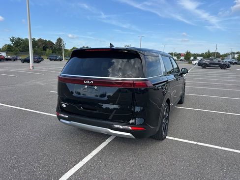 Used 2024 Kia Carnival EX FWD image 7