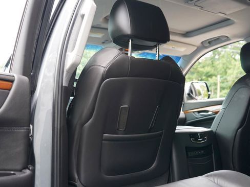 Used 2019 Cadillac Escalade ESV Luxury AWD/4WD image 51