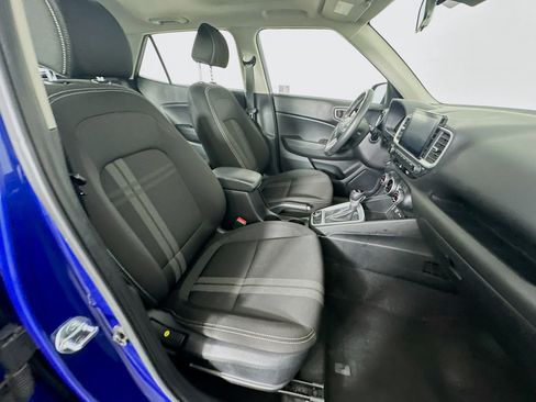 Used 2025 Hyundai Venue SEL image 31