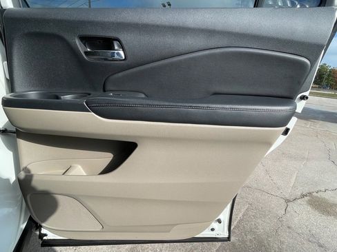 Used 2016 Honda Pilot Touring image 39