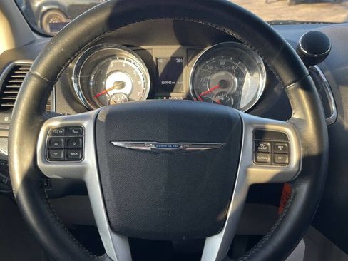 Used 2014 Chrysler Town & Country Touring image 13