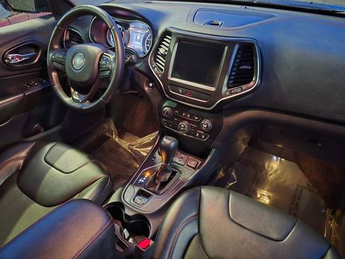 Used 2019 Jeep Cherokee Trailhawk AWD/4WD image 10
