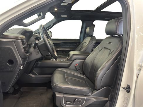 Used 2022 Ford Expedition Platinum image 9