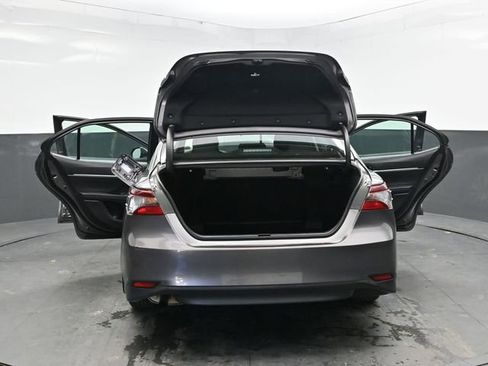 Used 2021 Toyota Camry LE image 42