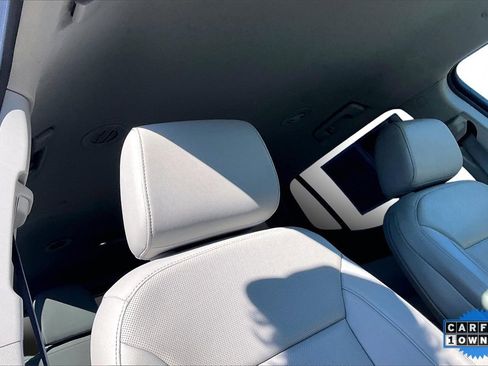 Used 2023 GMC Acadia SLT image 28