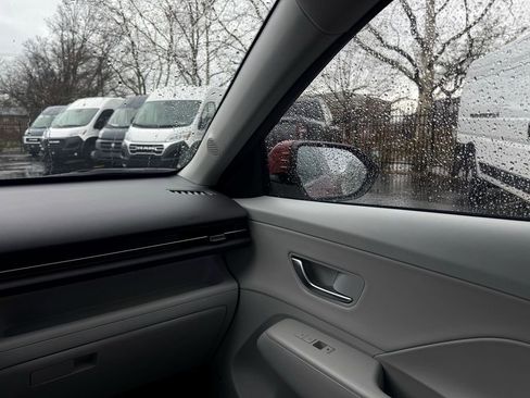 Used 2024 Hyundai Kona Limited image 23